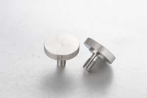 Parafusos cativos serrilhados grande cabe&ccedil;a plana RNCB de a&ccedil;o inoxid&aacute;vel